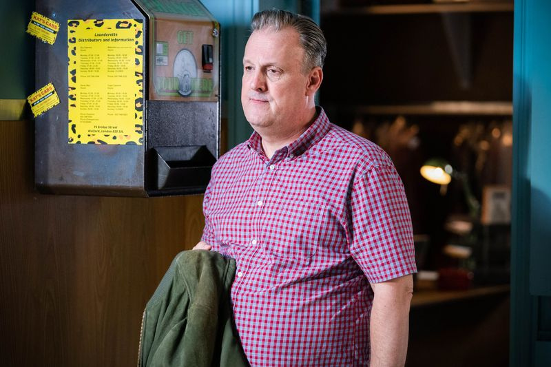 Ο Χάρβεϊ Μονρό μένει χωρίς δουλειά στο EastEnders