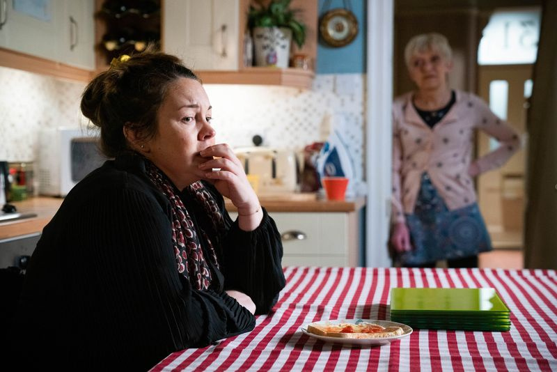 Η Stacey ανησυχεί στο EastEnders