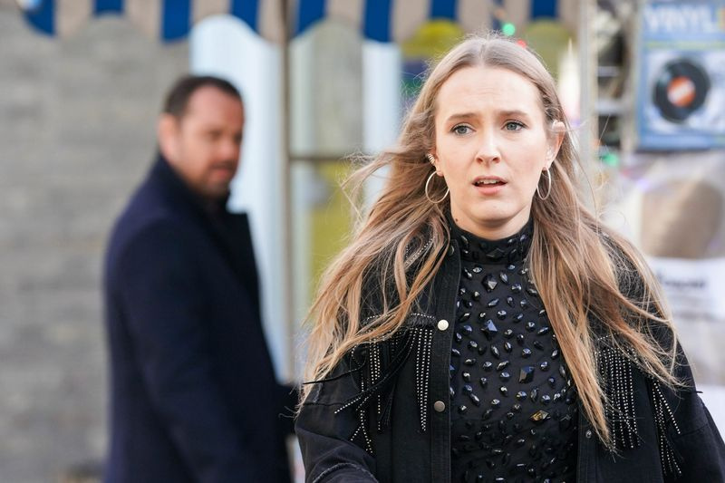 Semana 3 EastEnders Lunes 6205 Mick Carter y Frankie Lewis