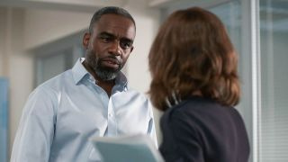 Jacob og Connie har en eksplosiv krangel i Casualty