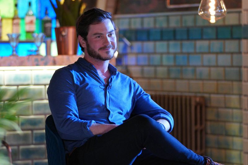 Toby-Alexander Smith als Grey Atkins
