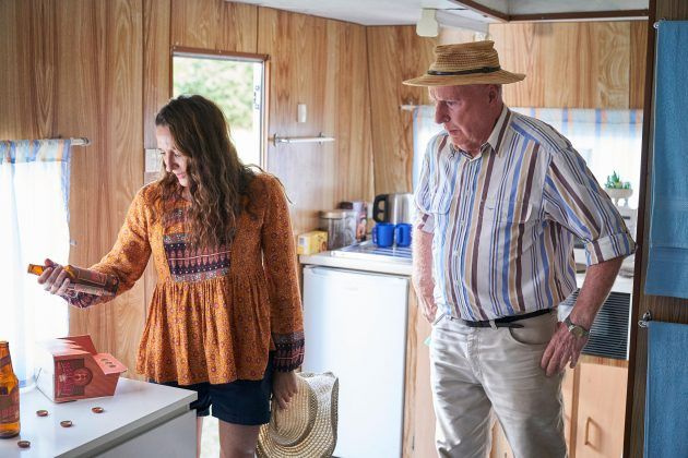 Spoilers de casa e fora, Alf Stewart, Roo Stewart
