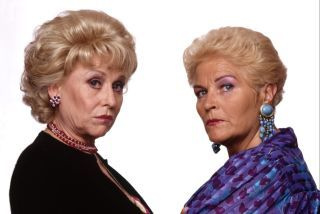 Spoilery EastEnders: Peggy Mitchell wzywa Pata Butchera w tym klasyku