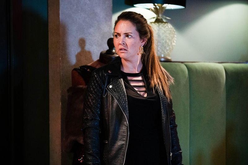 Stacey slagg utenfor Ruby i EastEnders
