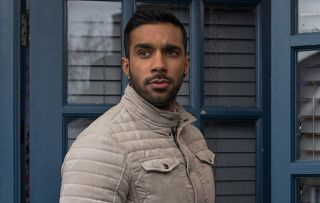 Spoilers de Hollyoaks: NEGÓCIO OU PRAZER? Sami Maalik tem proposta para Verity