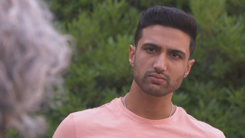 Shaq Qureshi will die Wahrheit von Misbah in Hollyoaks