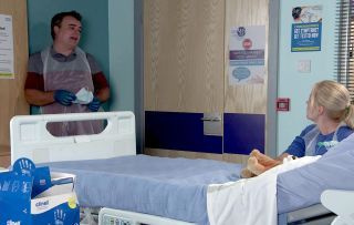 Spoilers de Coronation Street: Leanne Battersby et Steve se battent pour Oliver