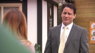 Hollyoaks-spoilerit: Tony Hutchinsonilla on yllätys vaimolleen Dianeen!