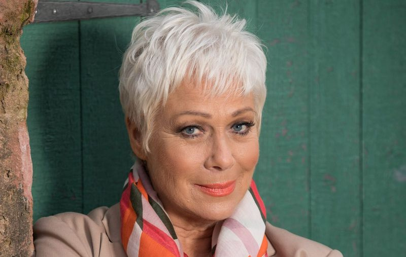 Ο Trish Minniver που υποδύεται η Denise Welch στο Hollyoaks.