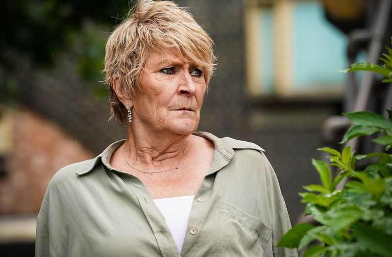 Shirley Carter tunneb end EastEndersis süüdi