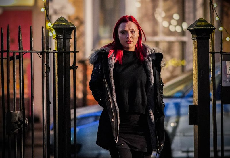 Whitney und Kush denken über die Zukunft in EastEnders nach