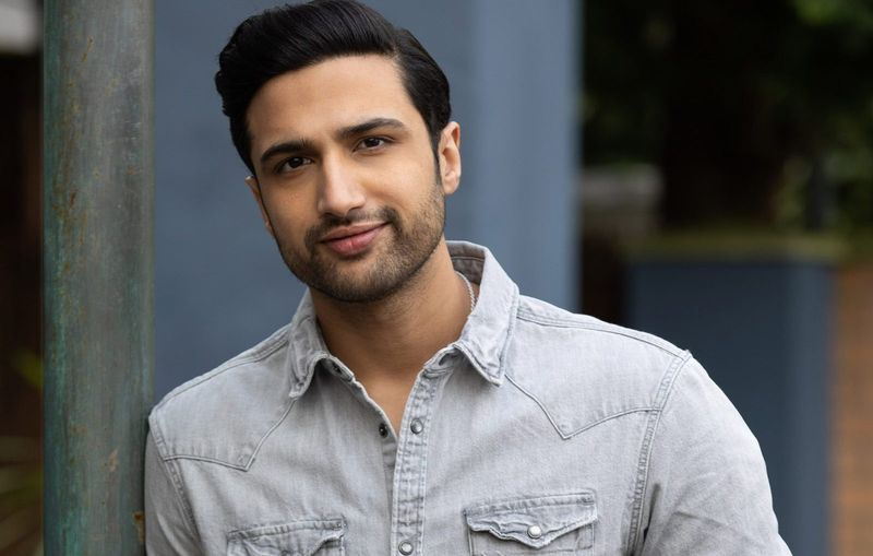 Shaq Qureshi este interpretat de Omar Malik