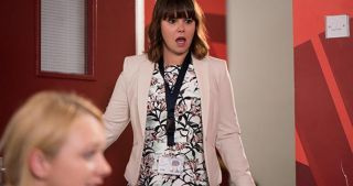 „Hollyoaks“-Spoiler: Nancy Hayton wird ins Krankenhaus eingeliefert