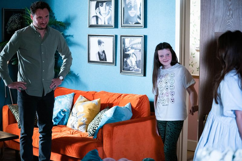 Martin Fowler puhuu Ruby Fowlerin kanssa EastEndersissä