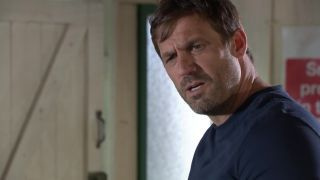 Spoilers „Hollyoaks”: Warren Fox este în panică când își dă seama de eroarea sa