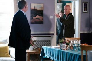 EastEnders spoilers: Ο Ian Beale μένει τρομοκρατημένος από τον Max Branning!
