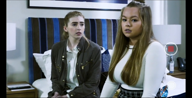 Kaimynai, Harlow Robinson, Mackenzie Hargreaves