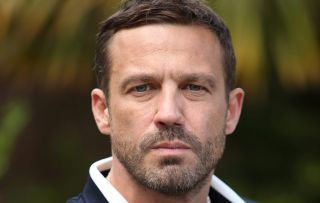 Spoilers Hollyoaks: Warren Fox își revine trecutul tulburat
