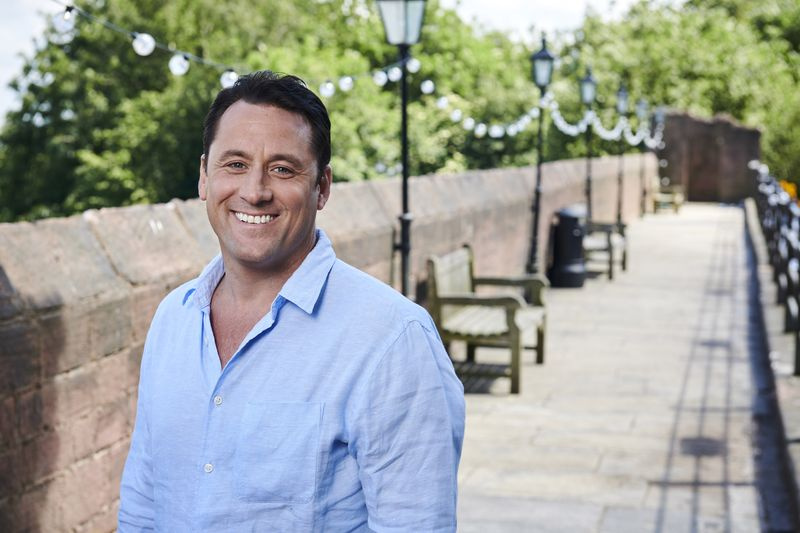 Τον Tony Hutchinson υποδύεται ο Nick Pickard στο Hollyoaks