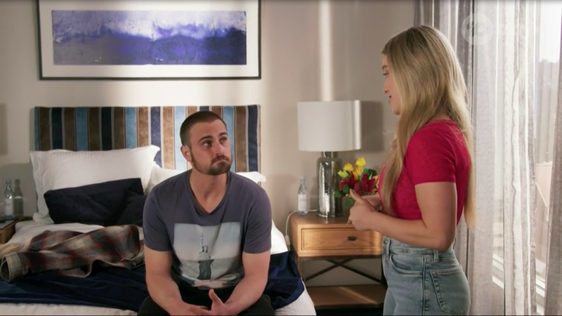 Naapurit spoilerit, Kyle Canning, Roxy Willis