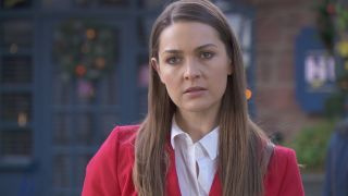 Spoiler Hollyoaks: PERICOLO! Sienna Blake cerca freneticamente la sorella Liberty