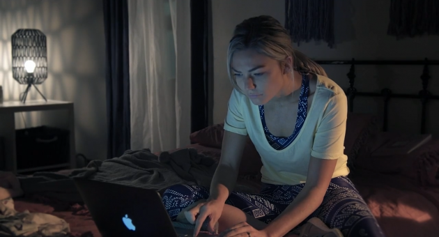 En casa y fuera, Jasmine Delaney