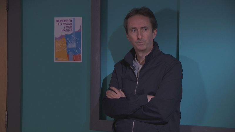 Stiefvader Adrian in Hollyoaks