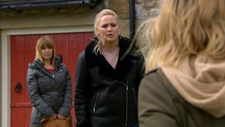 Emmerdale'i spoilerid! Tracy viskab Charityle Vanessa kohta POMMI