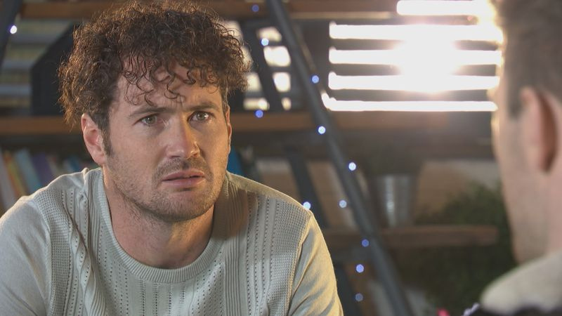 Dīns Vikers Hollyoaksā 5. nedēļa