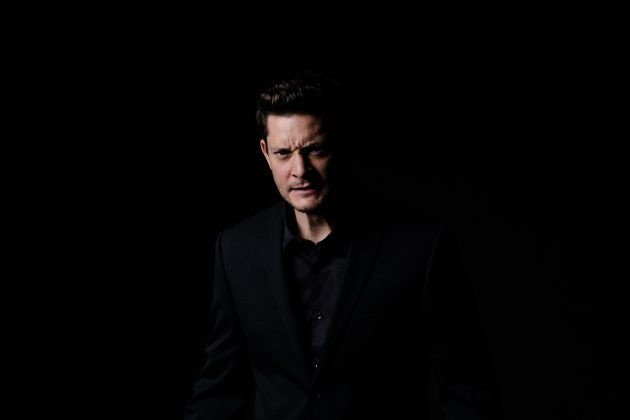 隣人、フィン・ケリー