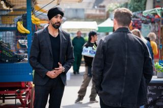 Kheerat Panesar tänab EastEndersis Ben Mitchelli.