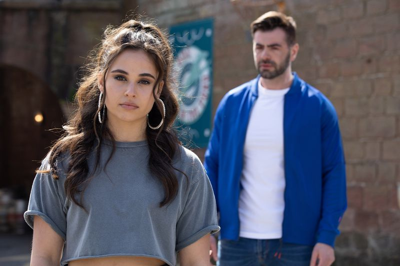 Cher Winters su savo tėvu Sylveriu Hollyoaks mieste