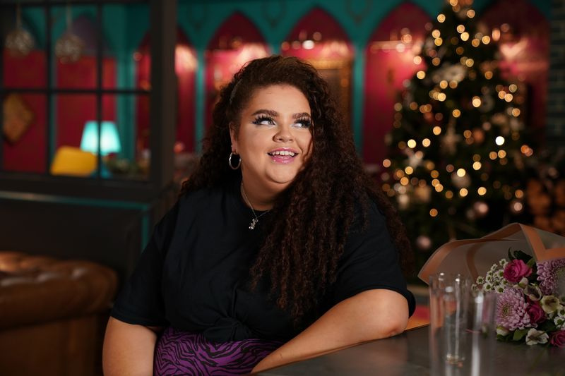 Lizzie in Hollyoaks week 51 en 52