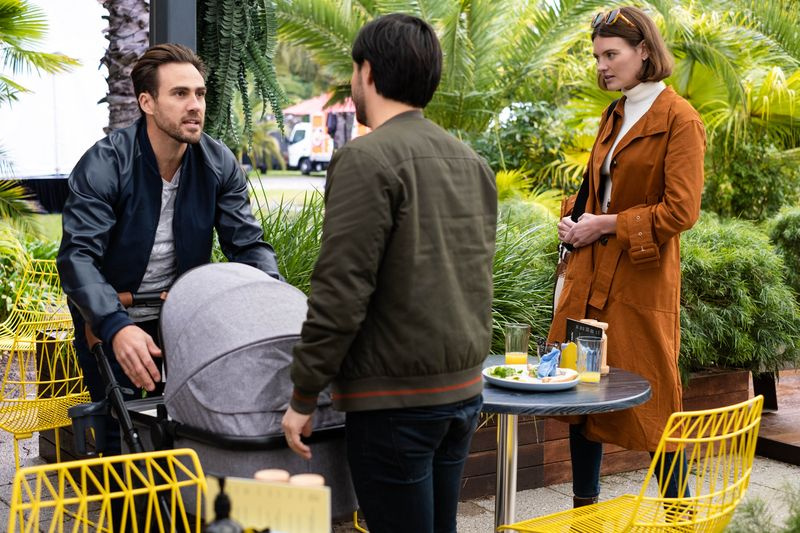 Aaron Brennan ja David Tanaka filmis Naabrid