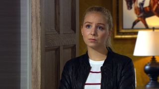 Jamie pahoittelee Belleä Emmerdalessa