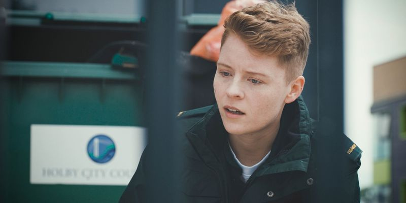 Arin Smethurst igra Saha v Casualty