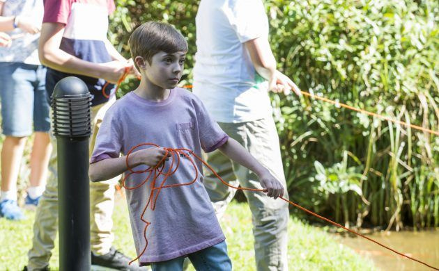 Vizinhos, Caden Hutchins