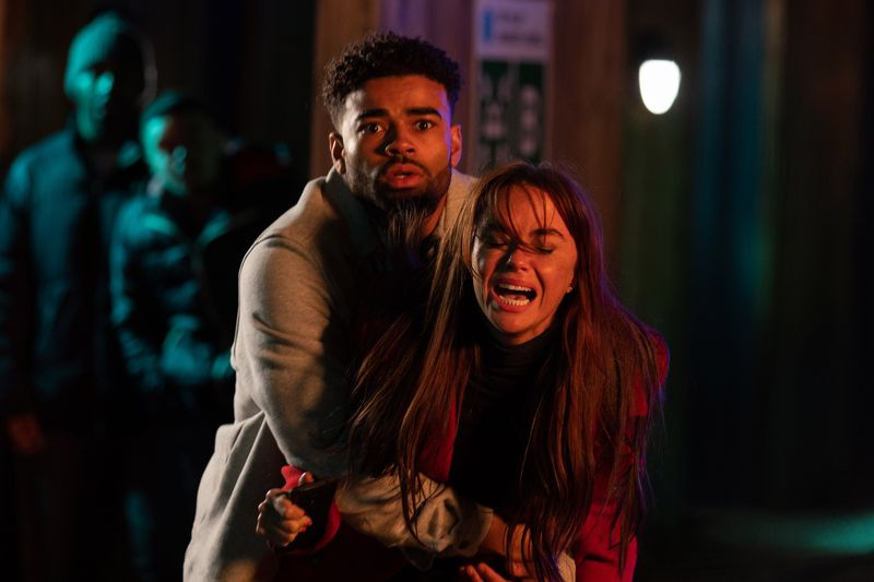 O explozie provoacă devastare în Hollyoaks.