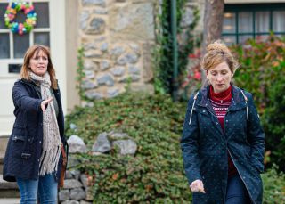 Spoiler d'Emmerdale ! Les tensions montent entre Laurel Thomas et Rhona à propos des nouvelles de bébé