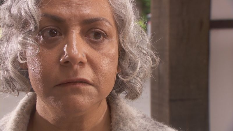 Misbah Maalik στο Hollyoaks.