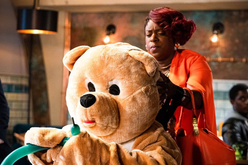 Kim Fox découvre un secret dans EastEnders