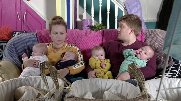 Gemma et Chesney dans Coronation Street