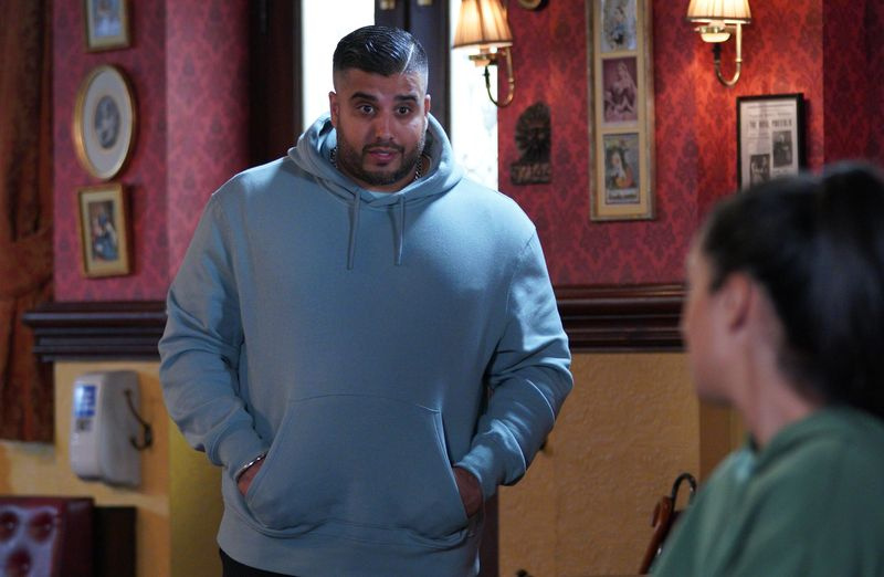 Jags își anunță relația în EastEnders