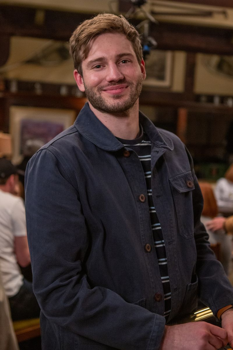 Jamie Tate naeratab