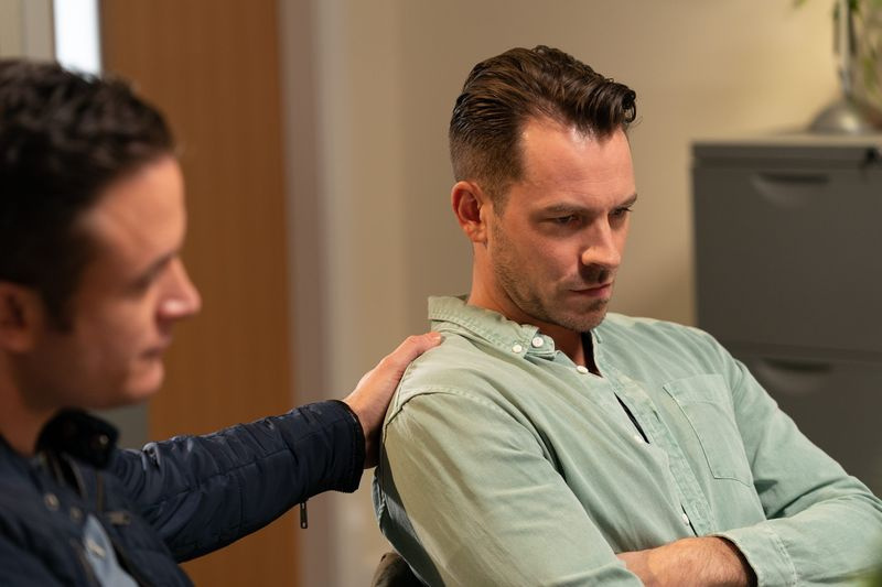 Luke Morgan et Darren Osborne dans Hollyoaks