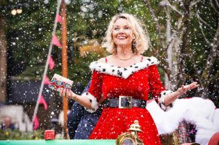 イーストエンダーズのクリスマスネタバレ-ジャニーンブッチャーはお祭りに見えます