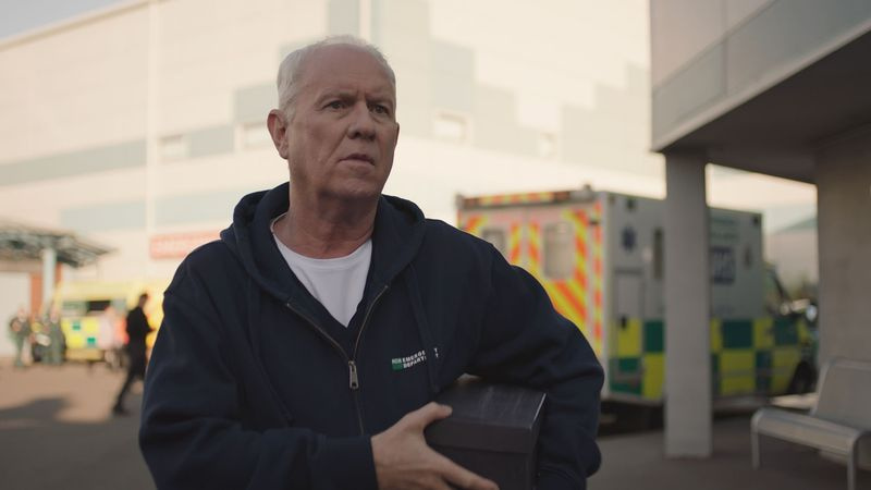 Assuntos do coração. Charlie Fairhead se prepara para se encontrar com Duffy