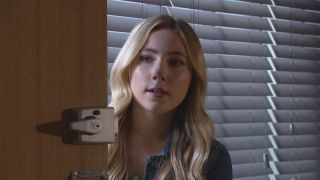 Spoilers Hollyoaks: STIMPAN! Peri Lomax a rămas roșu!