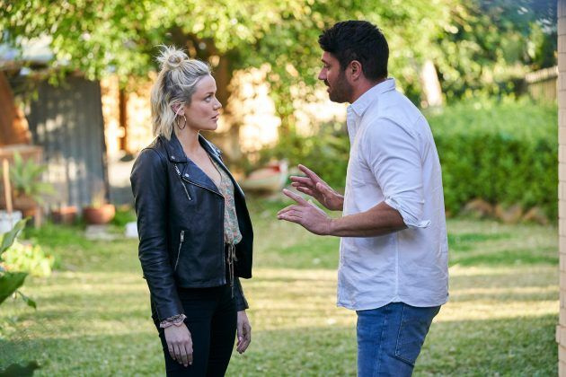 Kodus ja võõrsil spoilerid, Mia Anderson, Ari Parata