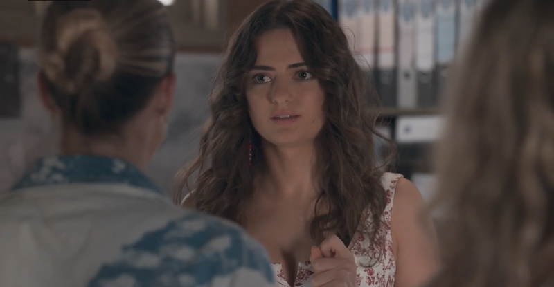 Spoileruri acasă și în deplasare, Anne Sherman, Felicity Newman